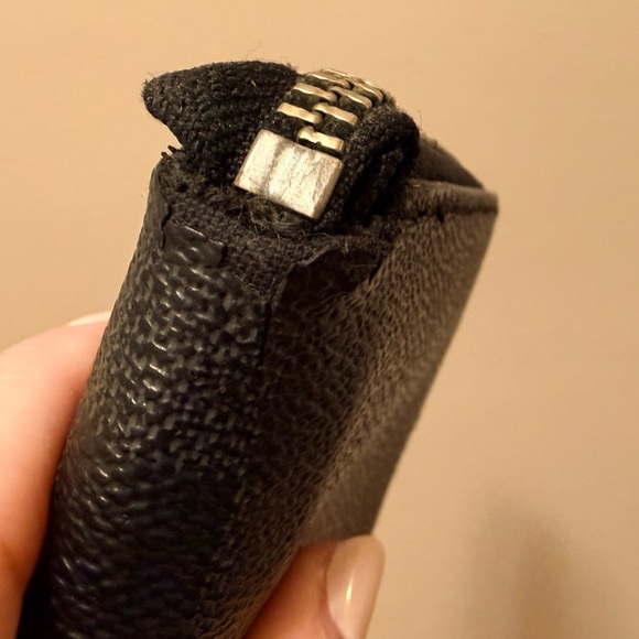 Authentic Louis Vuitton - Damier Graphite Zippy Wallet - Picture 7 of 16